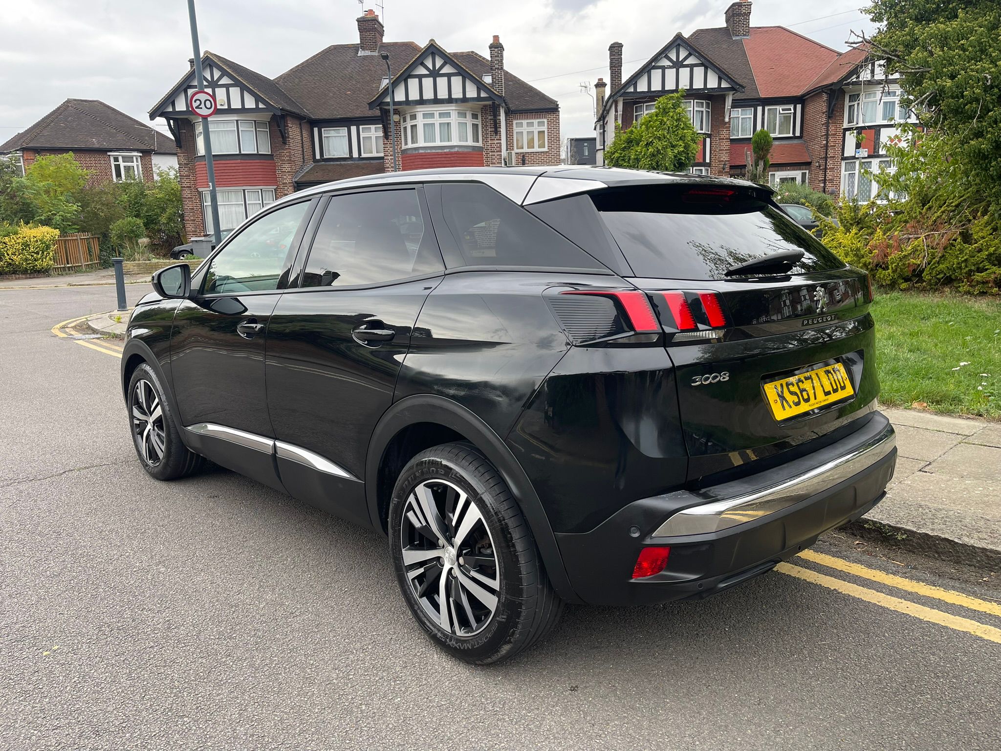
								Peugeot 3008 Allure full									