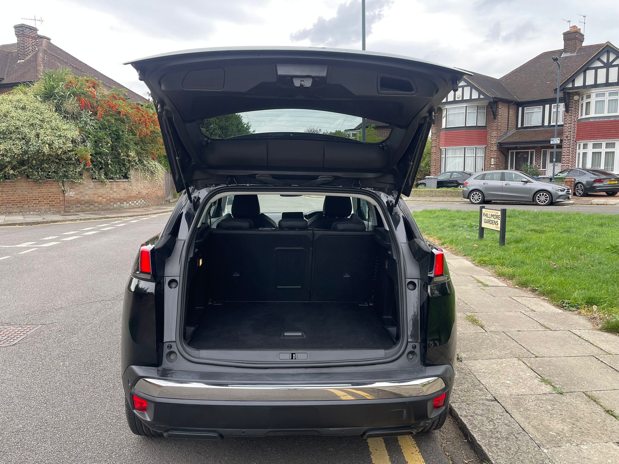 
								Peugeot 3008 Allure full									