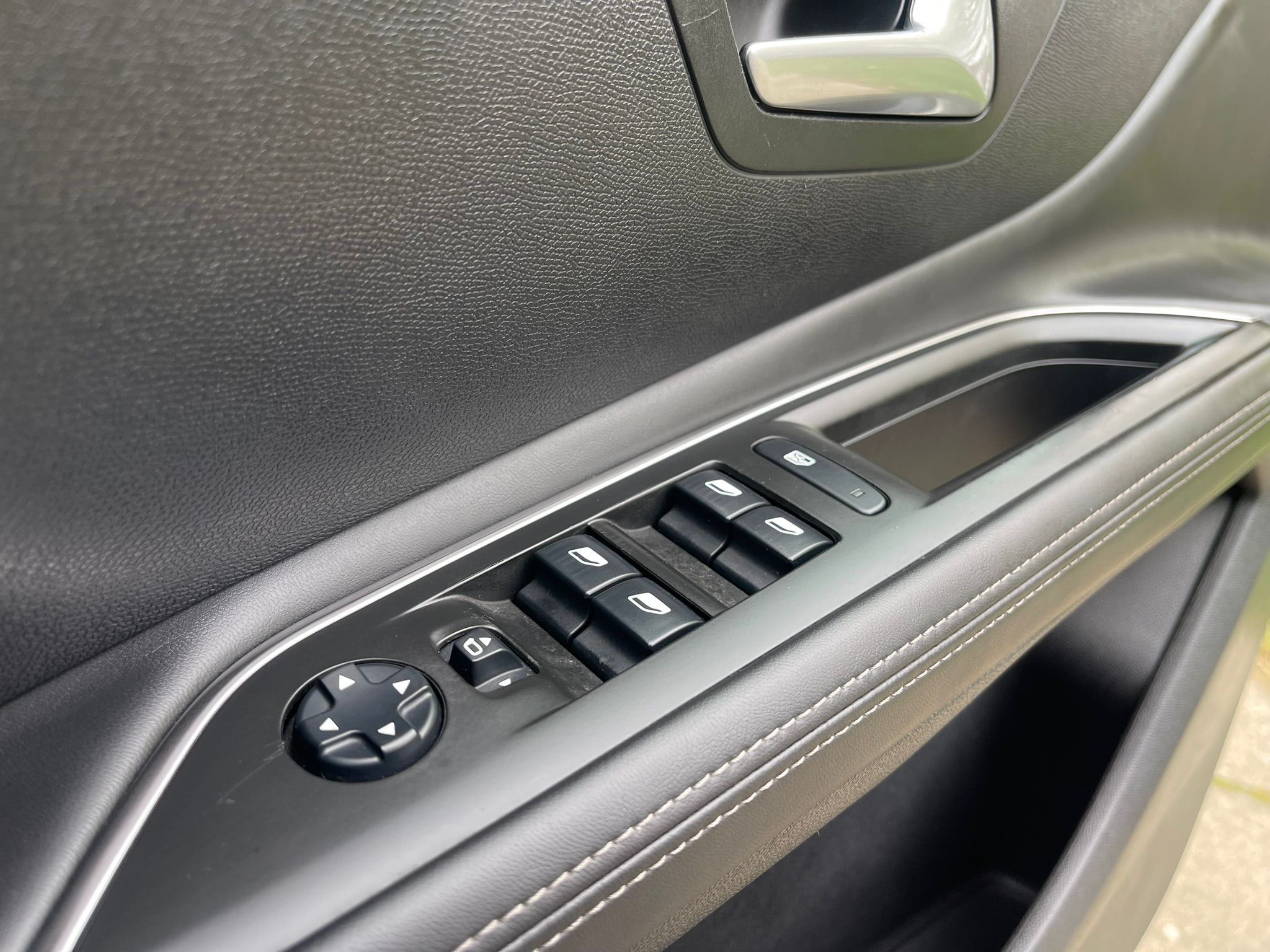 
								Peugeot 3008 Allure full									