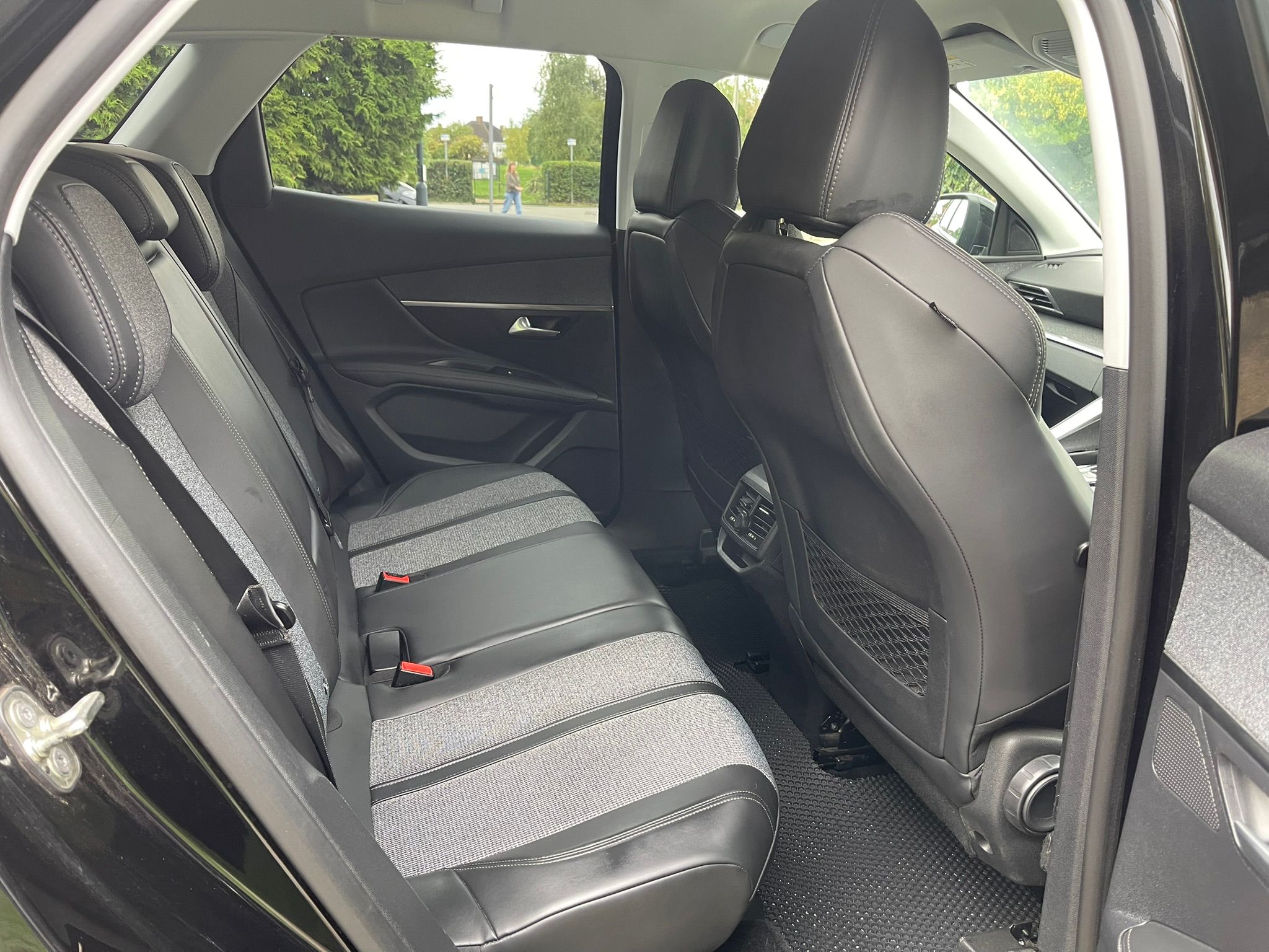 
								Peugeot 3008 Allure full									