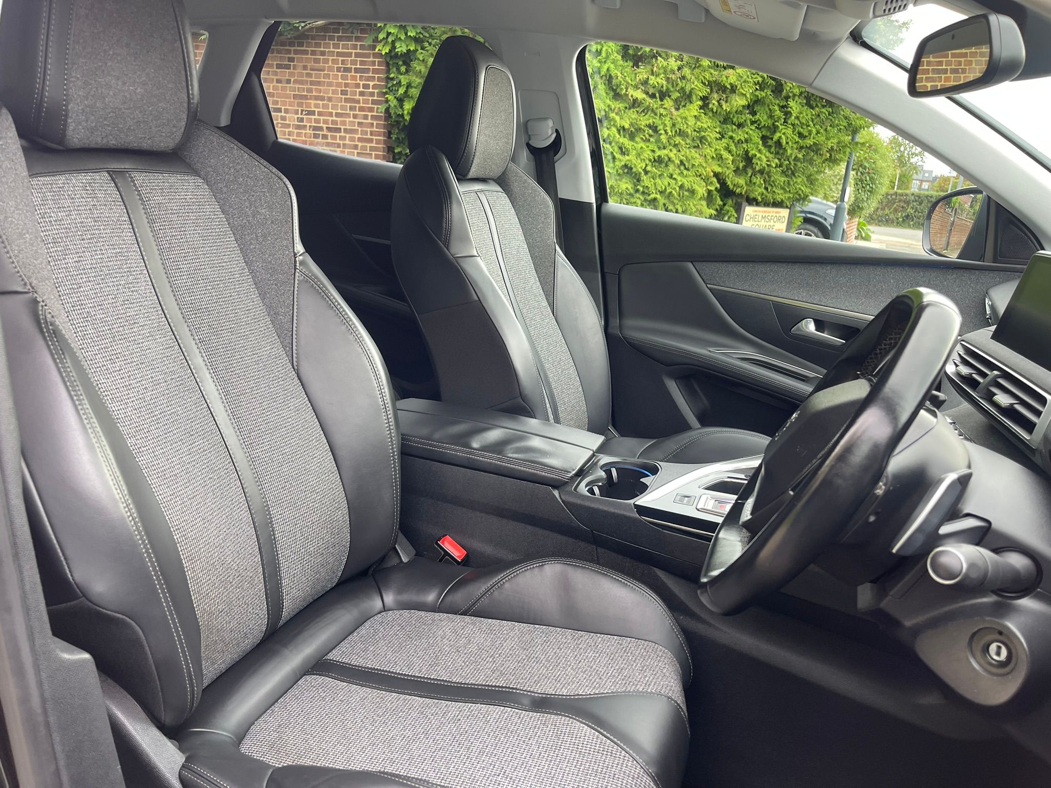 
								Peugeot 3008 Allure full									