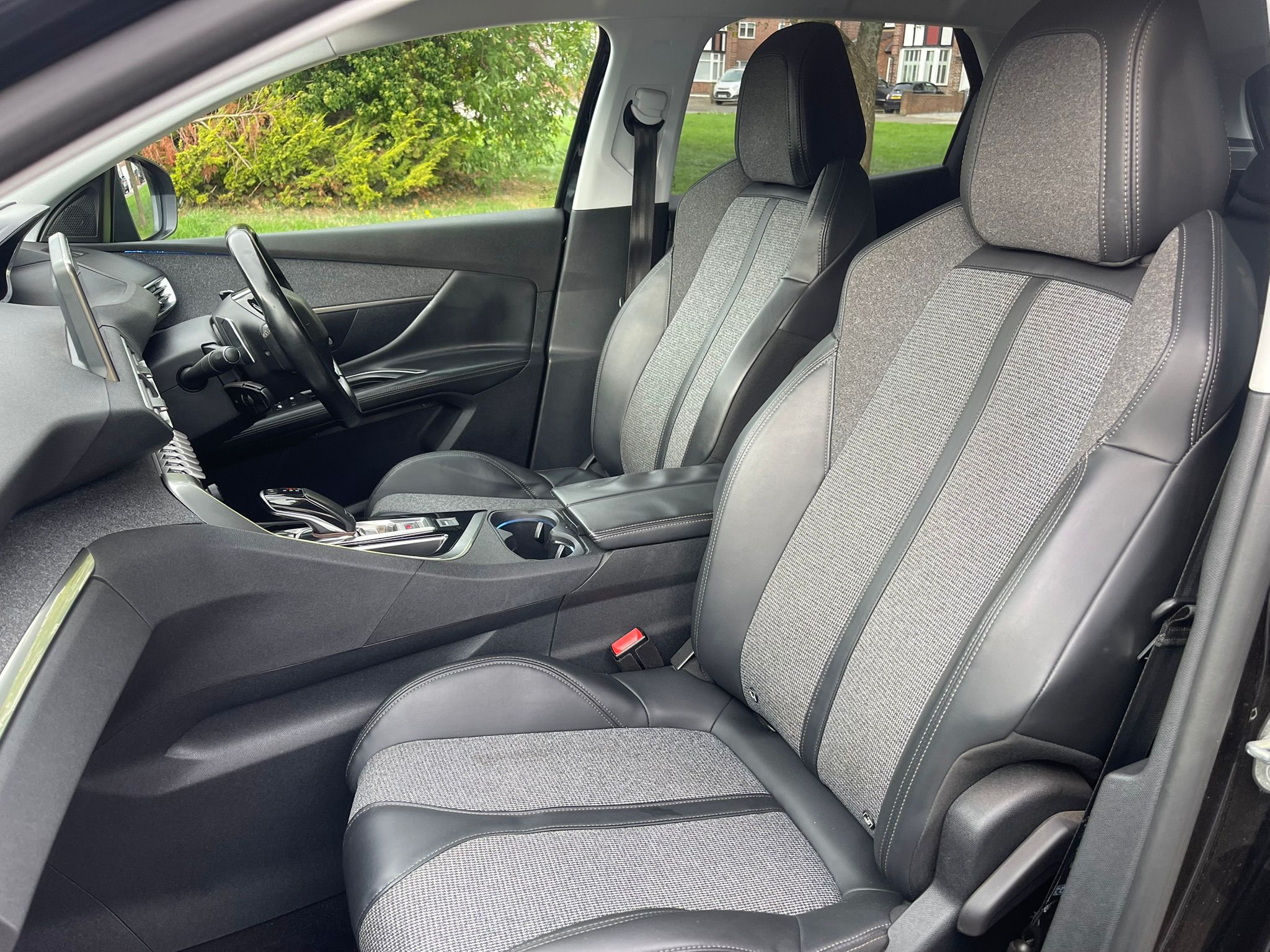 
								Peugeot 3008 Allure full									