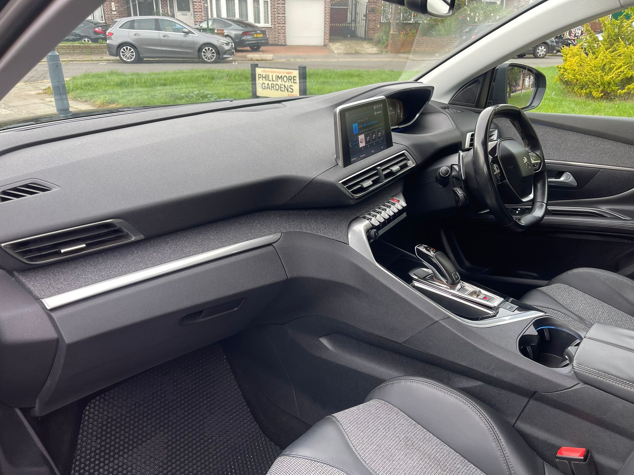 
								Peugeot 3008 Allure full									