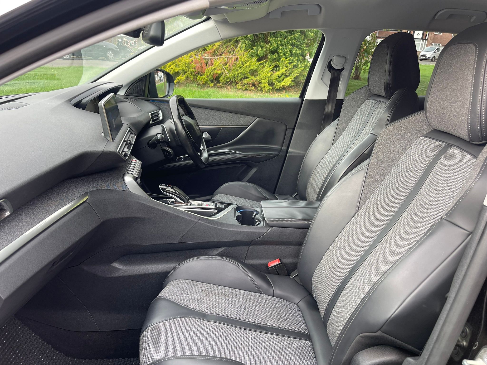 
								Peugeot 3008 Allure full									