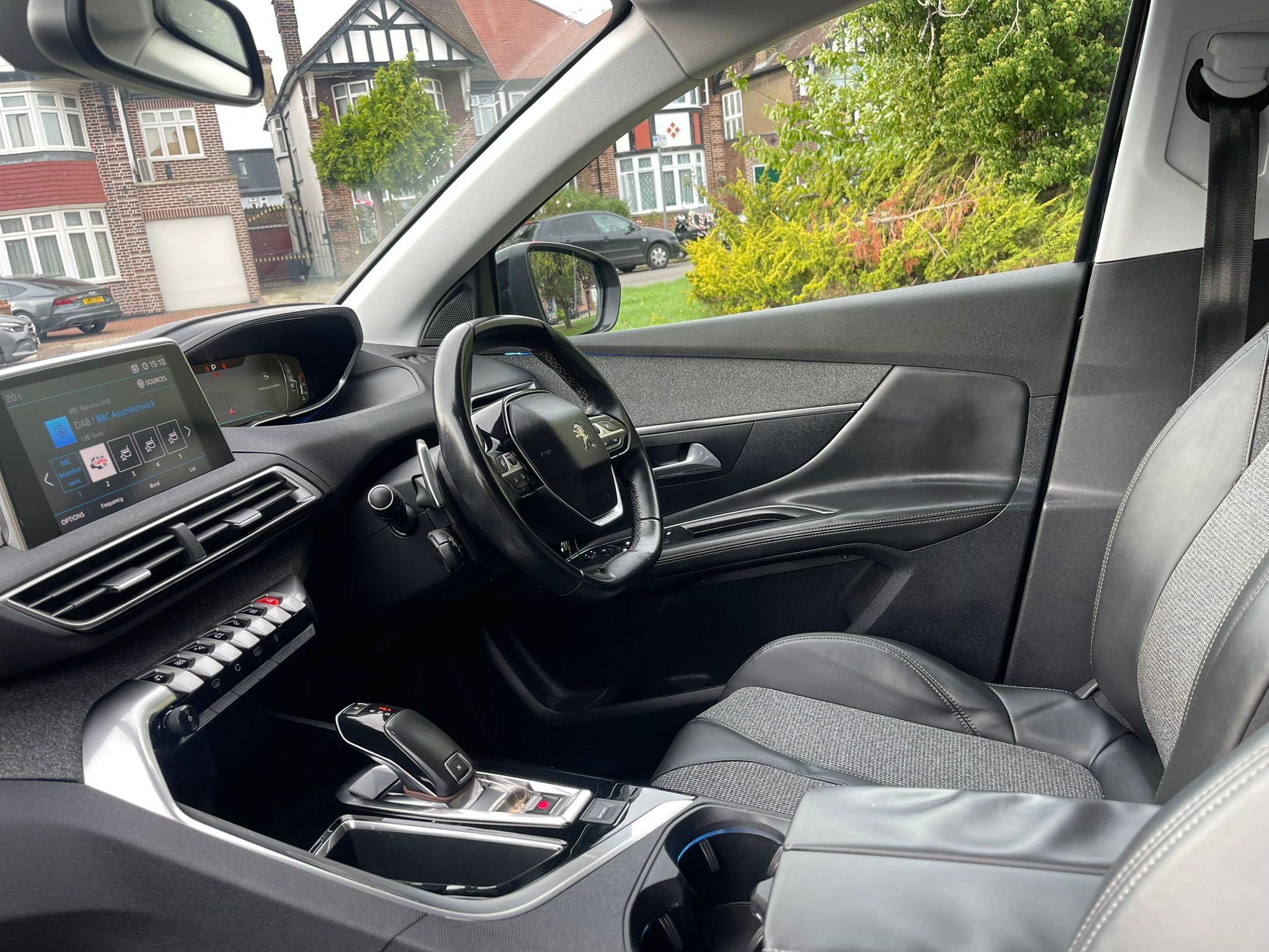 
								Peugeot 3008 Allure full									