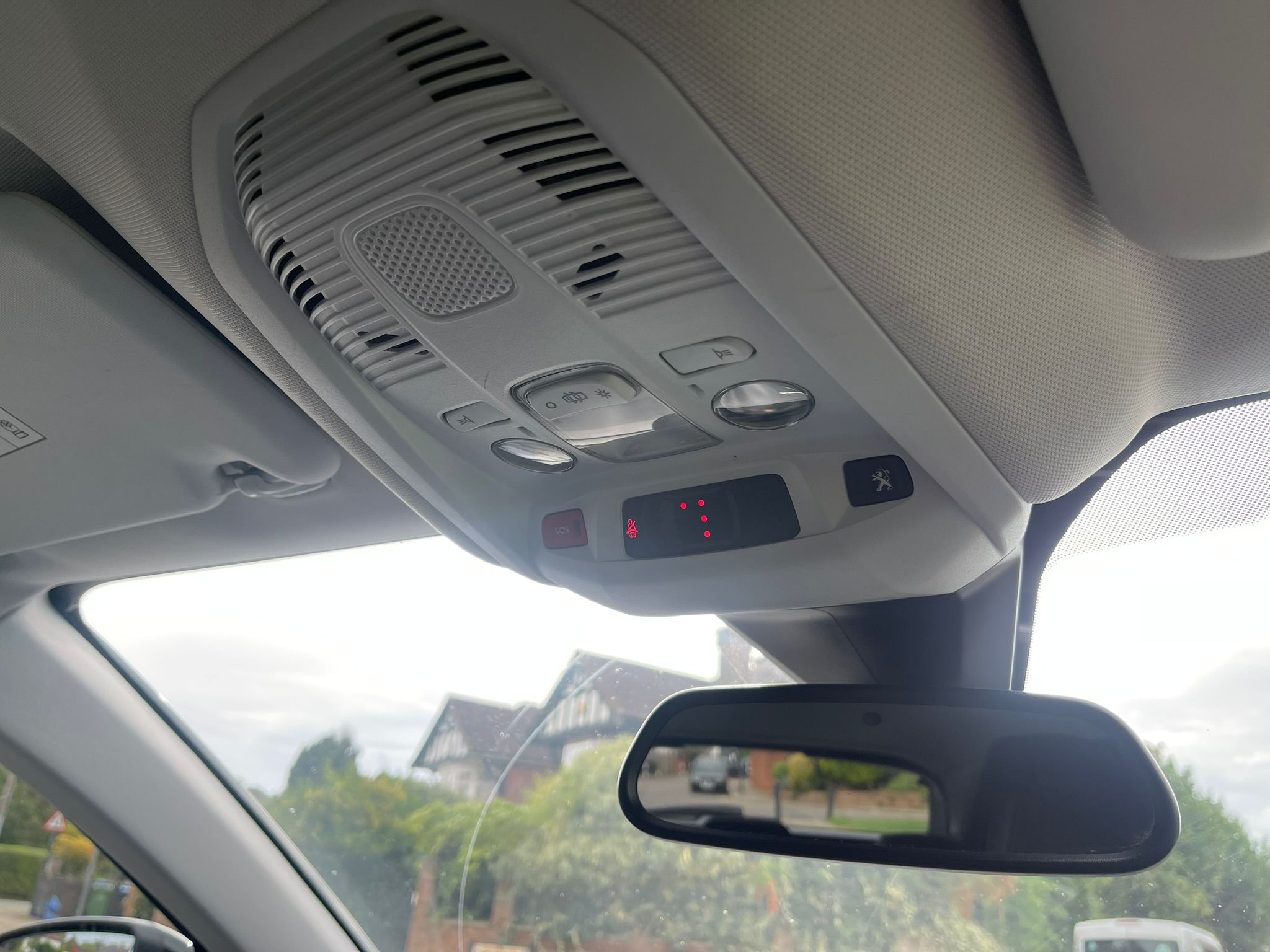 
								Peugeot 3008 Allure full									