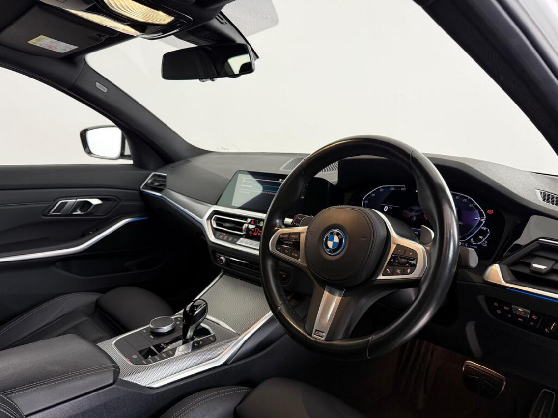 
								BMW 3 Series 2.0 330e 12kWh M Sport Auto xDrive Euro 6 (s/s) 4dr full									