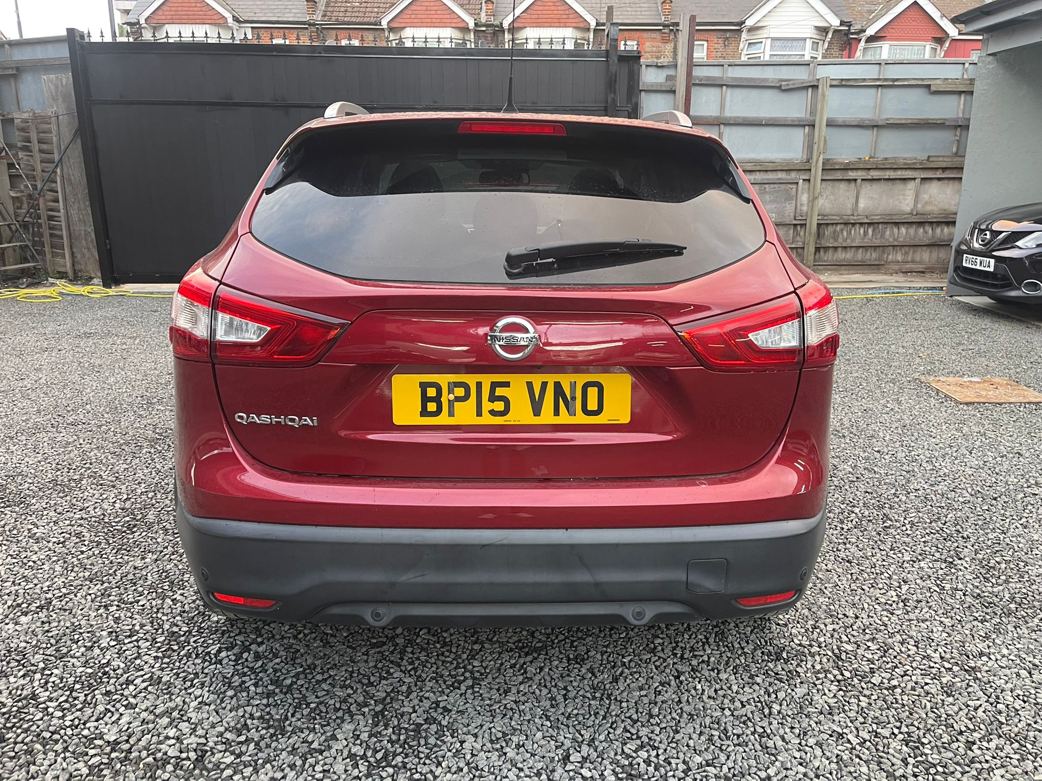 
								2015 Nissan Qashqai 1.2 AUTO full									