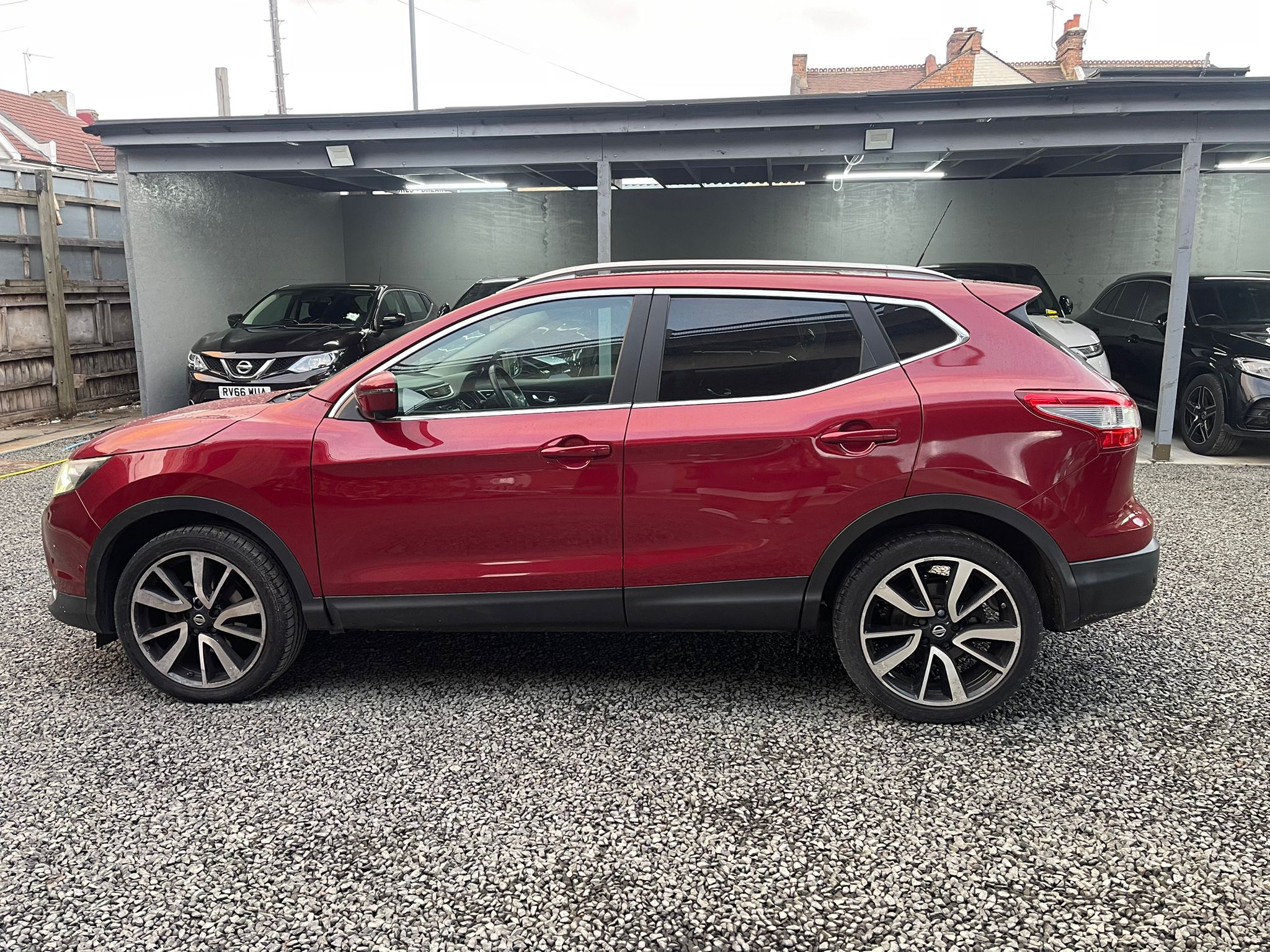 
								2015 Nissan Qashqai 1.2 AUTO full									