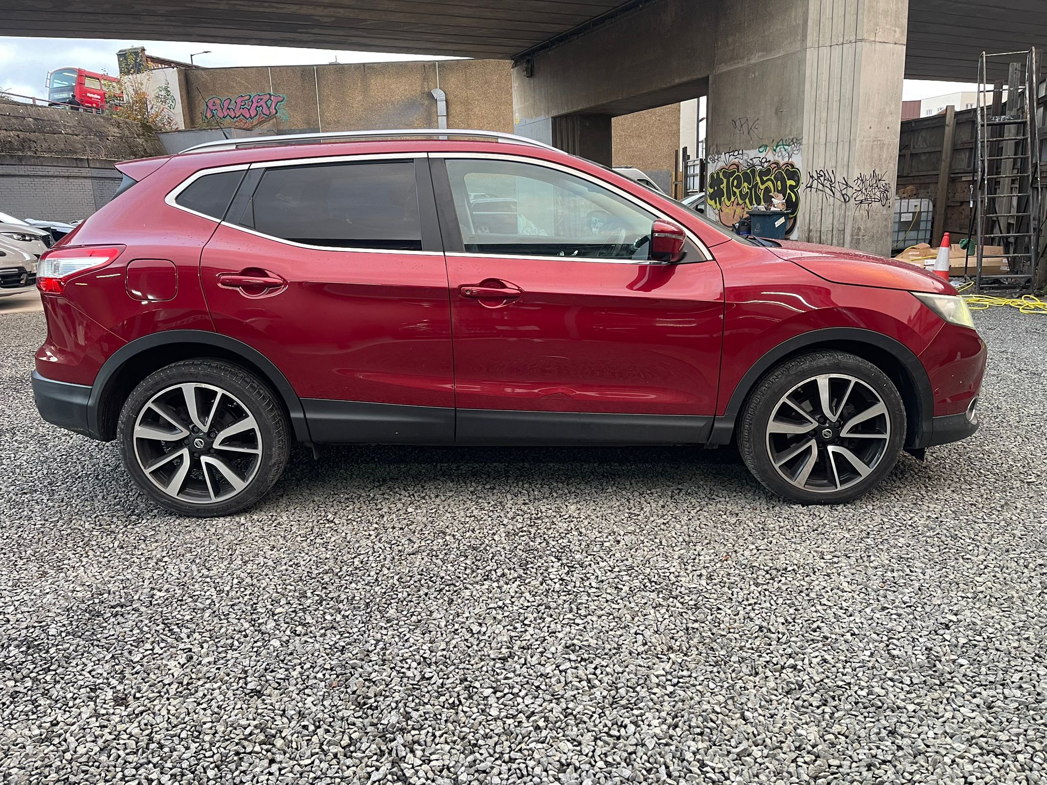 
								2015 Nissan Qashqai 1.2 AUTO full									