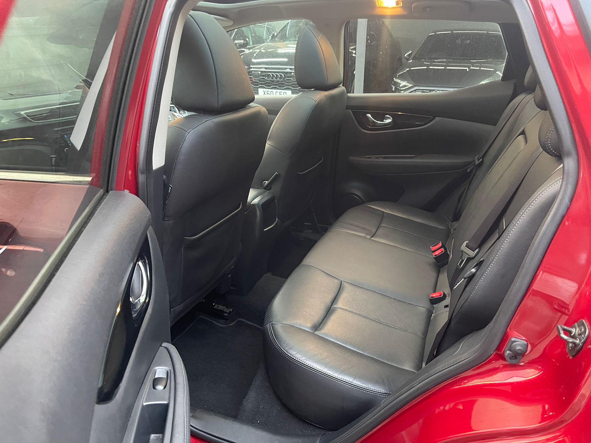 
								2015 Nissan Qashqai 1.2 AUTO full									