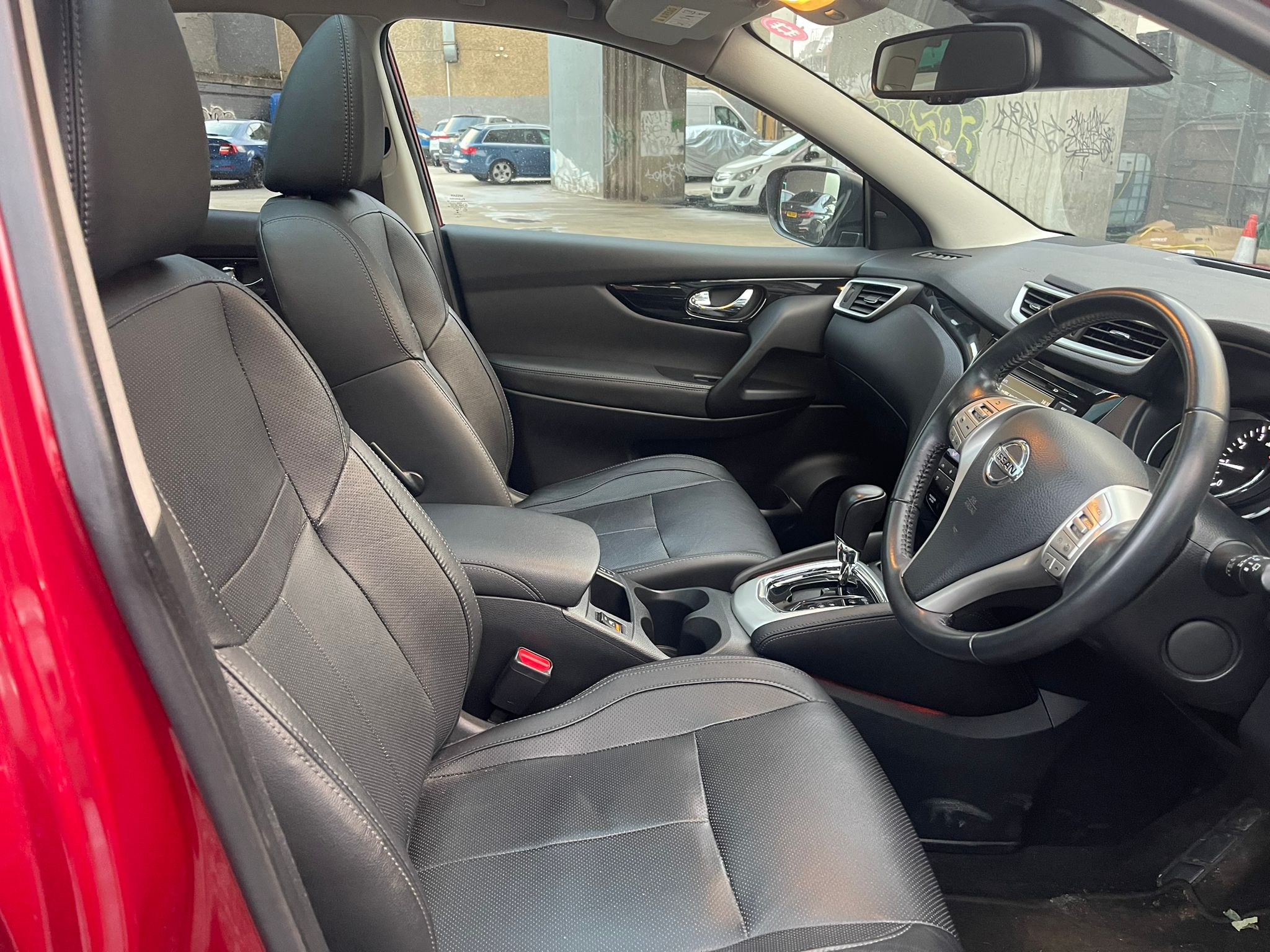 
								2015 Nissan Qashqai 1.2 AUTO full									