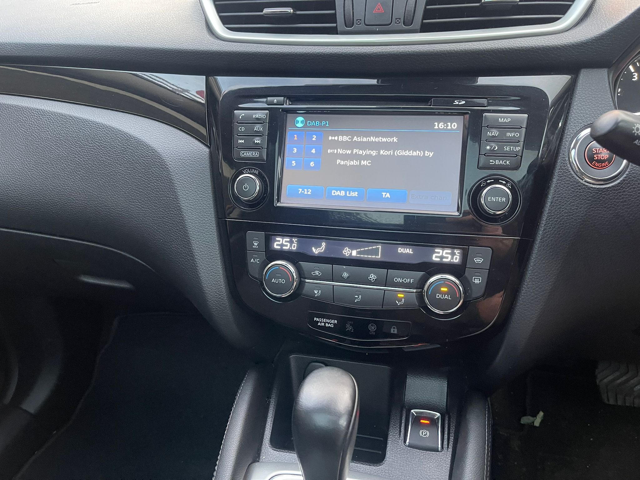 
								2015 Nissan Qashqai 1.2 AUTO full									