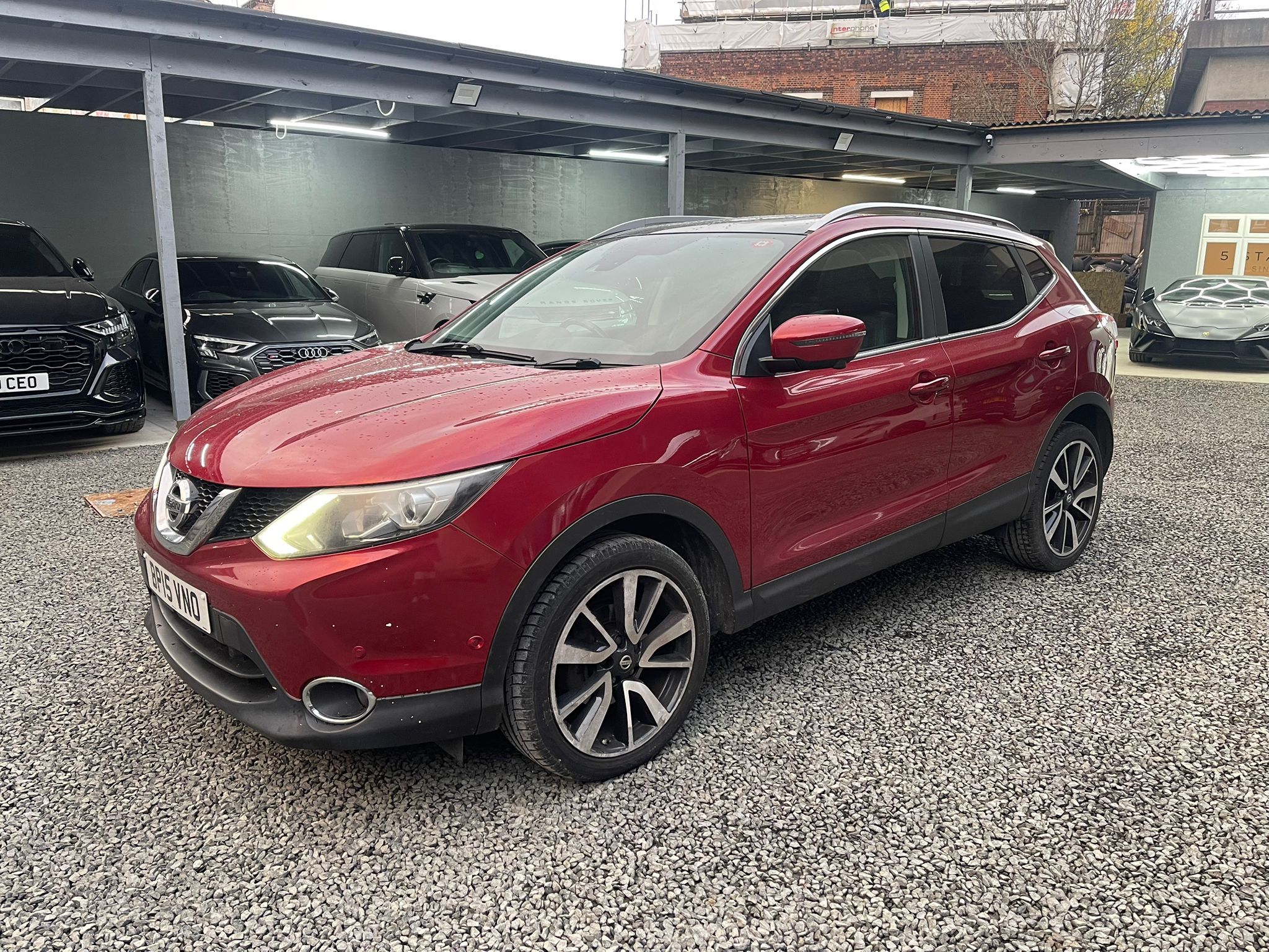 
								2015 Nissan Qashqai 1.2 AUTO full									