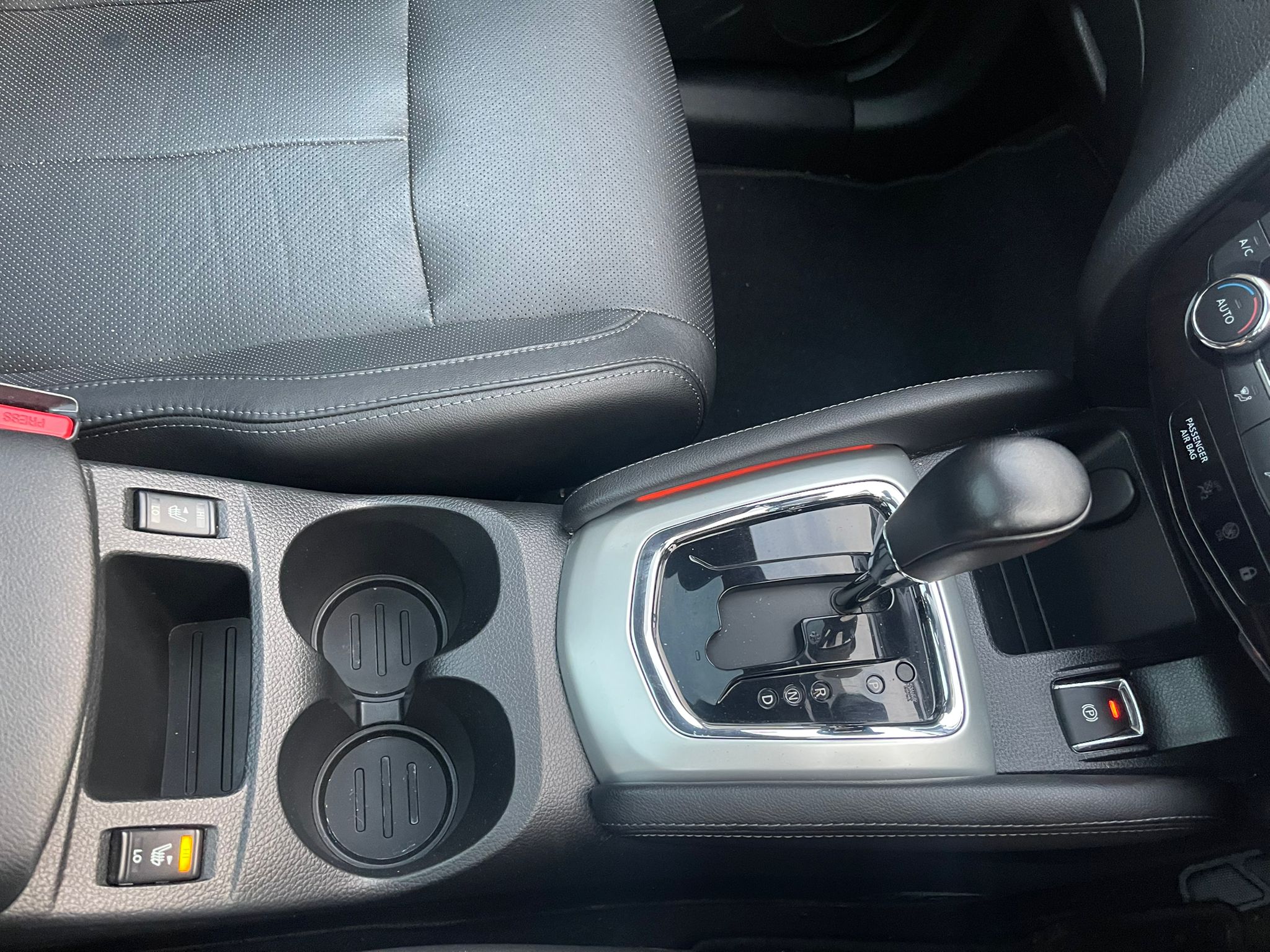 
								2015 Nissan Qashqai 1.2 AUTO full									