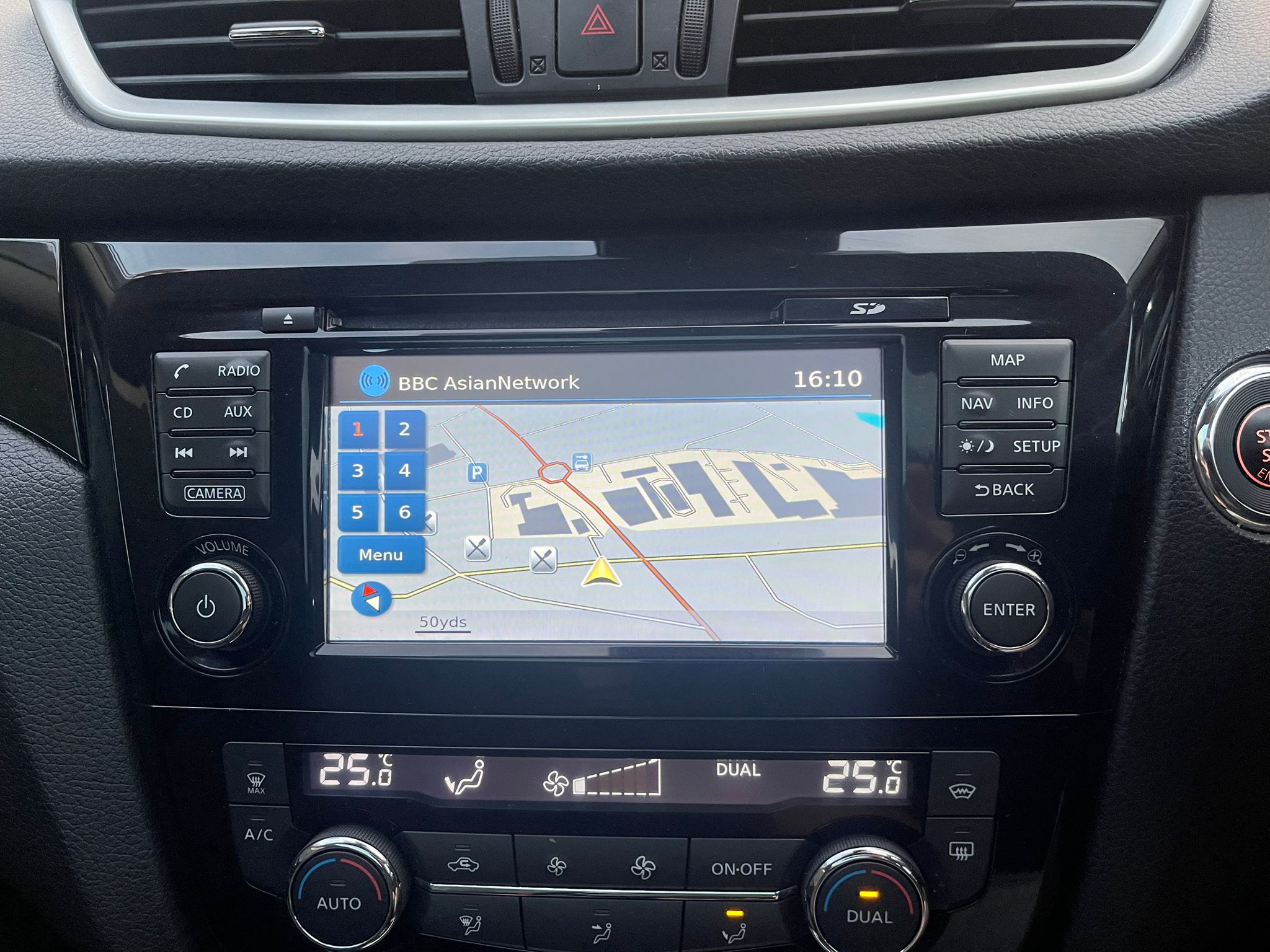 
								2015 Nissan Qashqai 1.2 AUTO full									