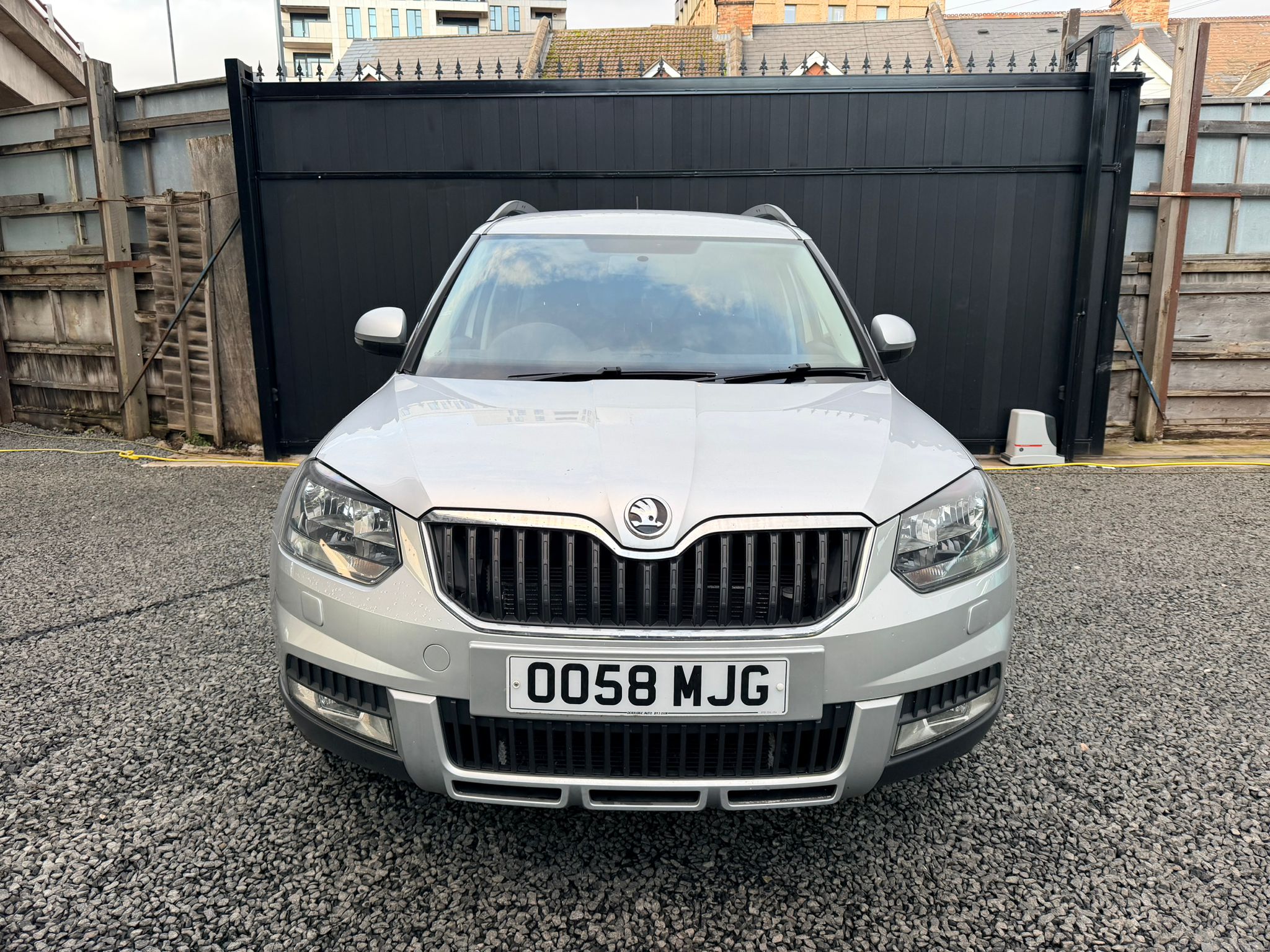 
								2015 Skoda Yeti 1.2 AUTO Petrol full									