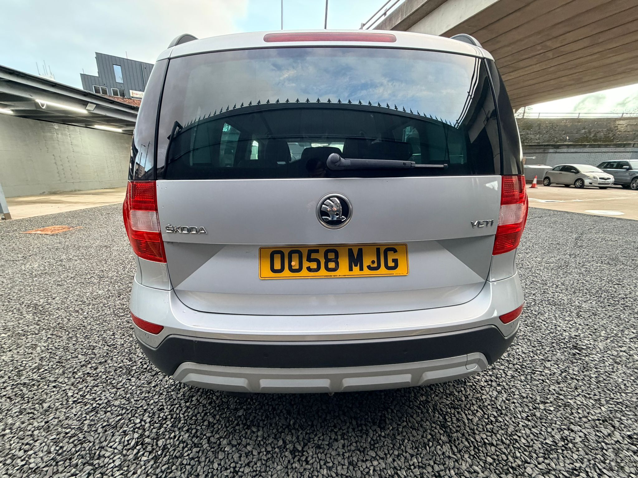 
								2015 Skoda Yeti 1.2 AUTO Petrol full									