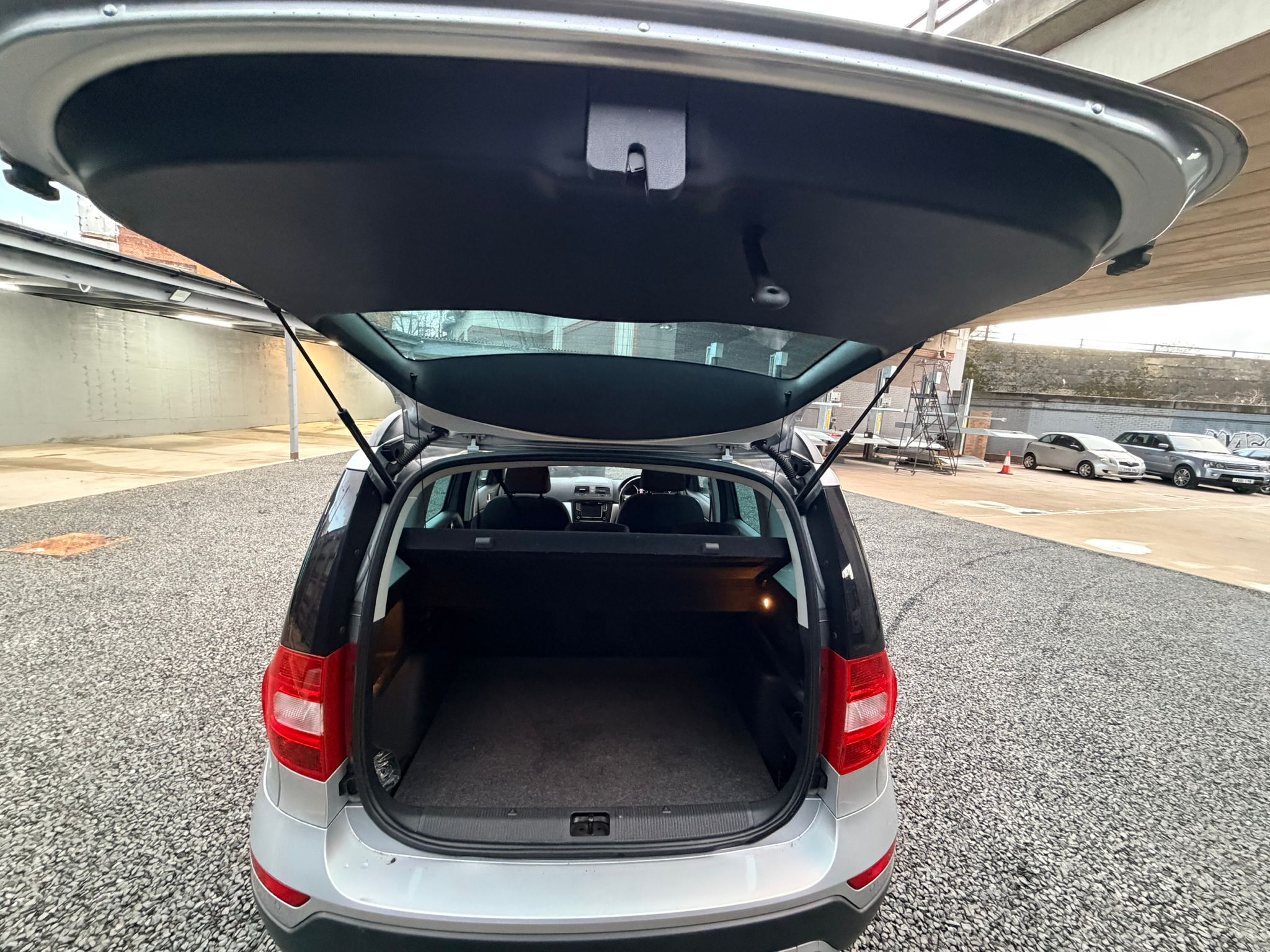 
								2015 Skoda Yeti 1.2 AUTO Petrol full									