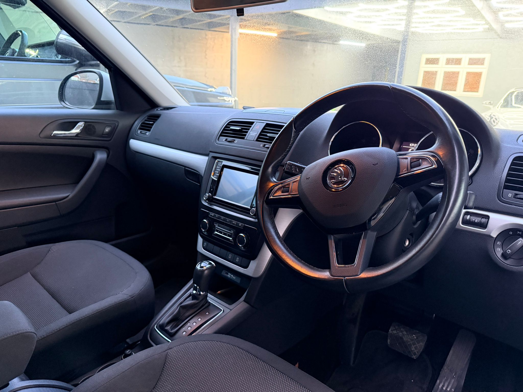 
								2015 Skoda Yeti 1.2 AUTO Petrol full									